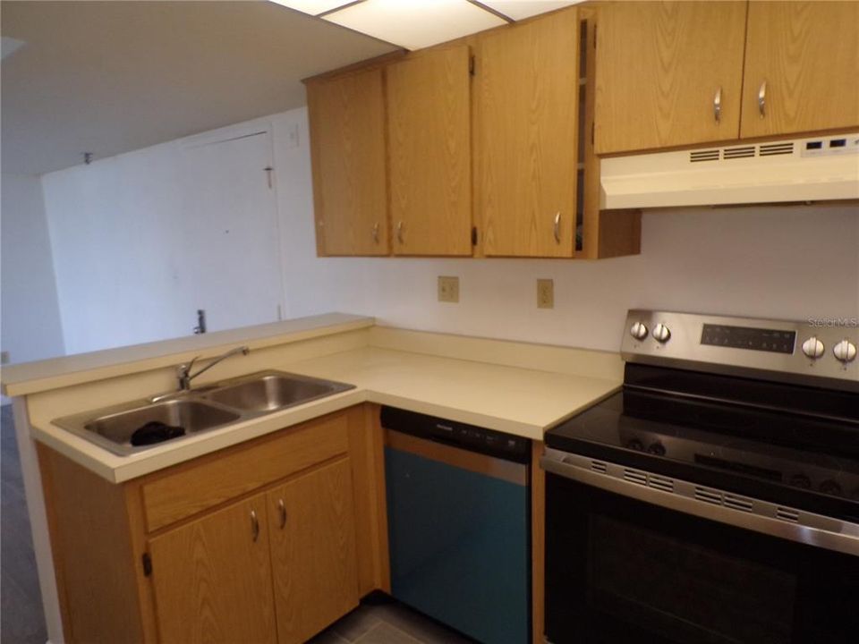 For Rent: $1,400 (2 beds, 2 baths, 807 Square Feet)