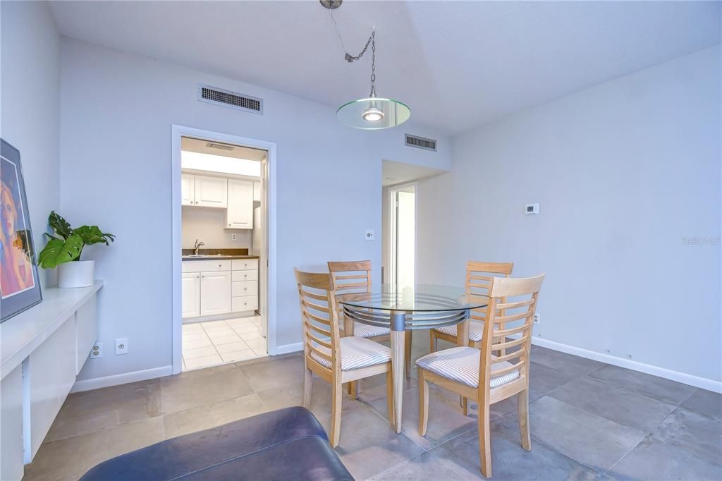 For Sale: $252,990 (1 beds, 1 baths, 843 Square Feet)