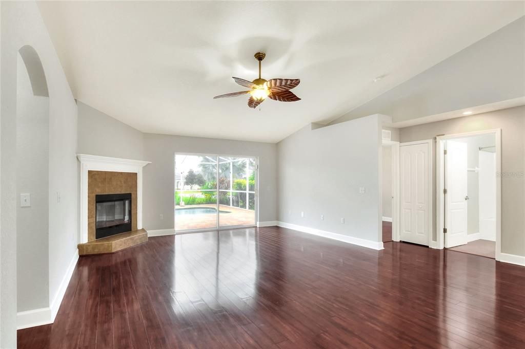 For Sale: $489,900 (3 beds, 2 baths, 1712 Square Feet)