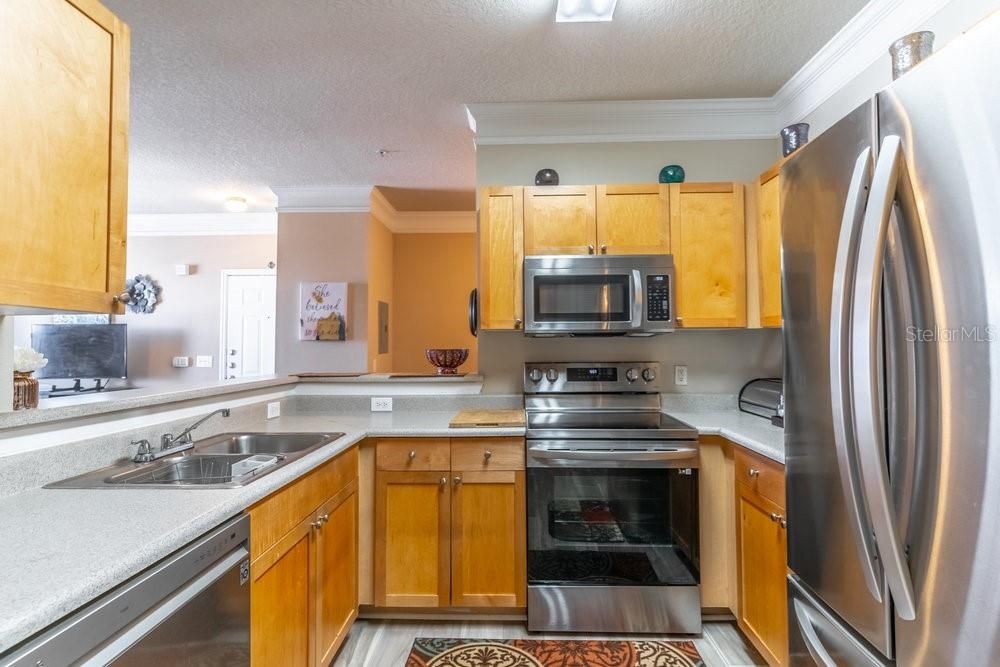 For Sale: $198,000 (1 beds, 1 baths, 765 Square Feet)