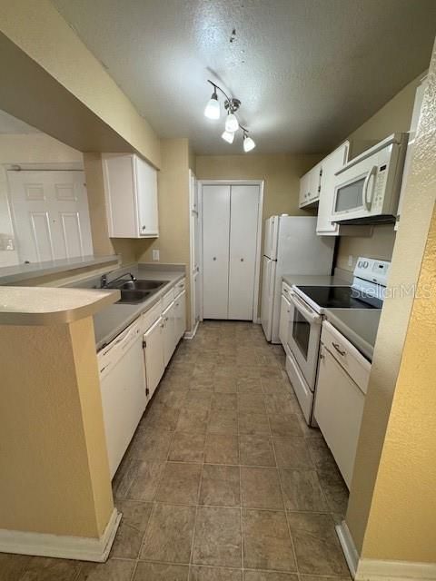 Под контрактом: $1,295 (2 спален, 1 ванн, 810 Квадратных фут)