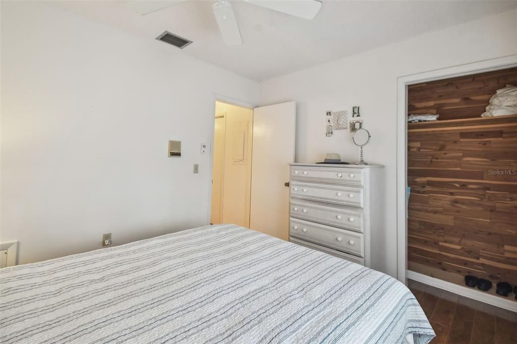 For Sale: $136,000 (2 beds, 2 baths, 1144 Square Feet)