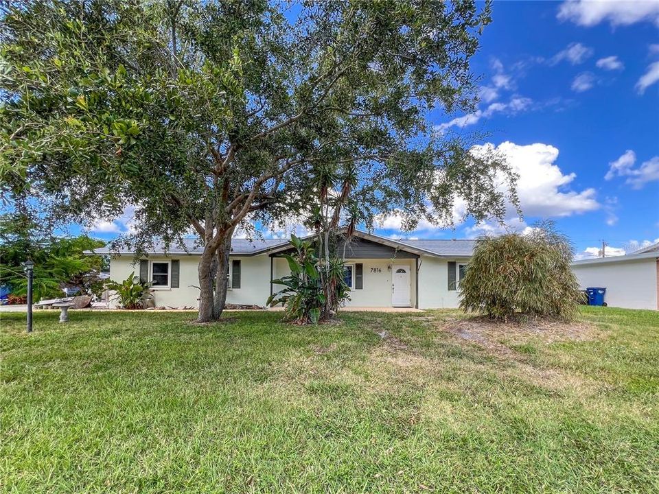 For Sale: $695,000 (3 beds, 2 baths, 1905 Square Feet)