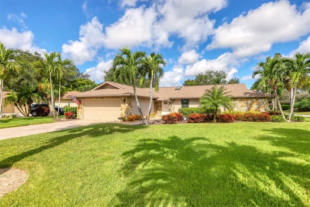 For Sale: $650,000 (3 beds, 2 baths, 1647 Square Feet)