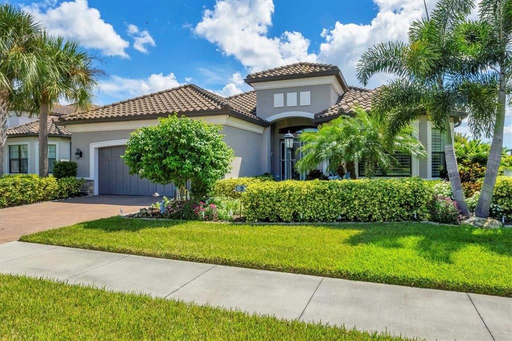 For Sale: $1,600,000 (3 beds, 3 baths, 3083 Square Feet)