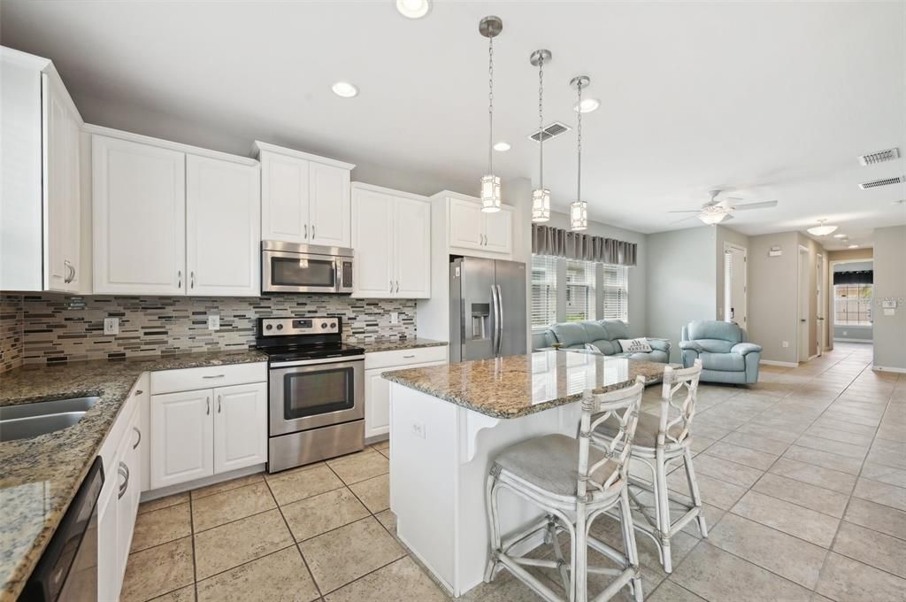 For Sale: $365,000 (2 beds, 2 baths, 1322 Square Feet)