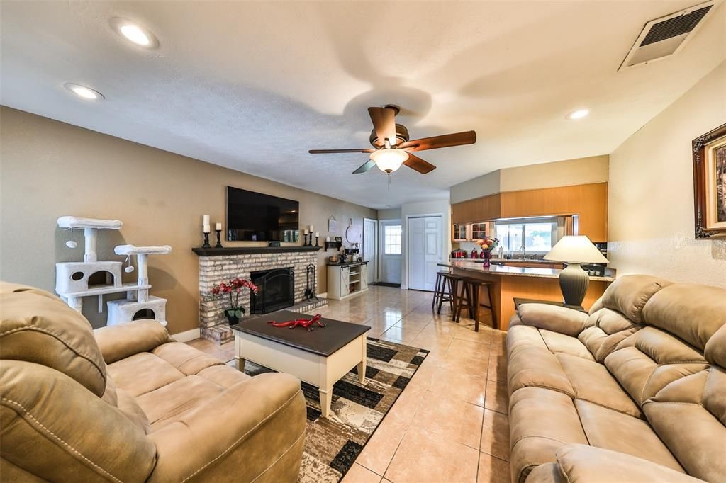 Active With Contract: $465,000 (4 beds, 2 baths, 1826 Square Feet)