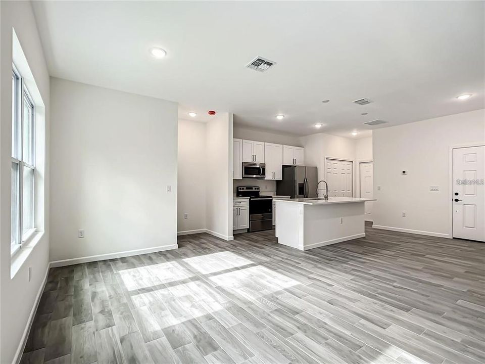 For Sale: $309,990 (4 beds, 2 baths, 1653 Square Feet)