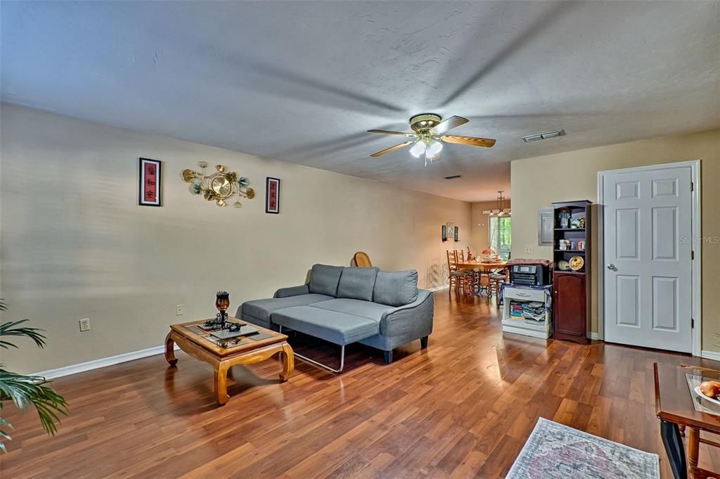 For Sale: $220,000 (2 beds, 2 baths, 1400 Square Feet)