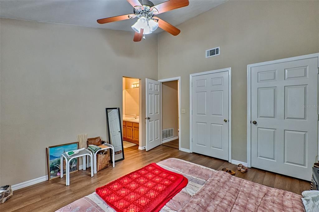 For Sale: $220,000 (2 beds, 2 baths, 1400 Square Feet)