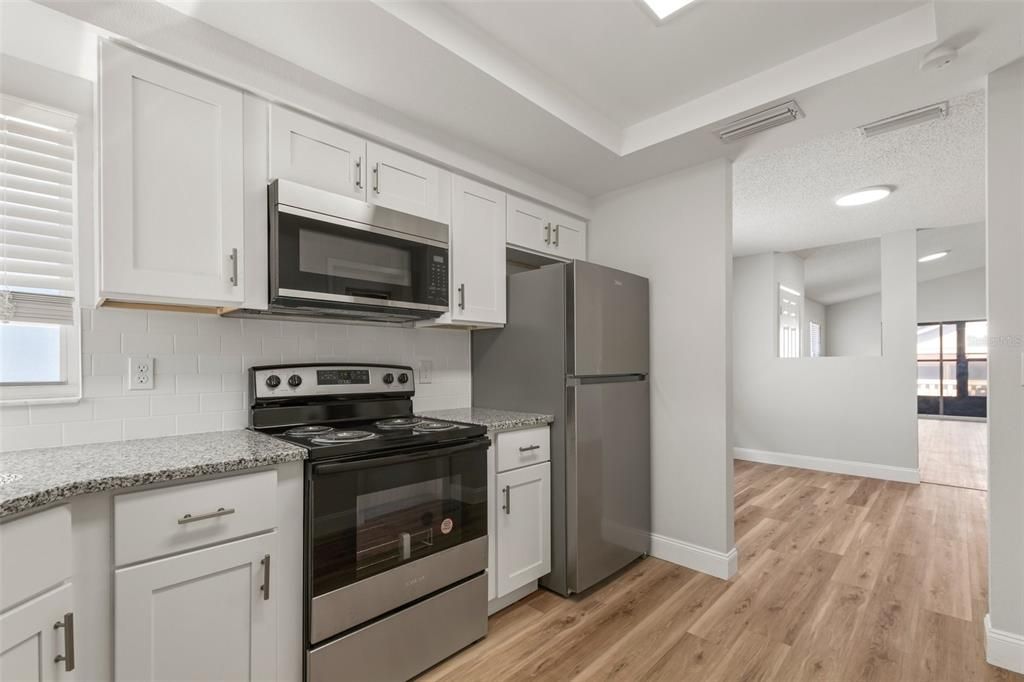 For Sale: $254,900 (2 beds, 2 baths, 1123 Square Feet)