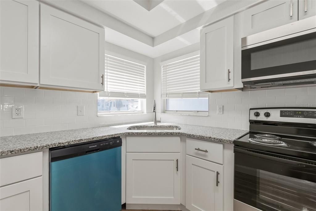 For Sale: $254,900 (2 beds, 2 baths, 1123 Square Feet)