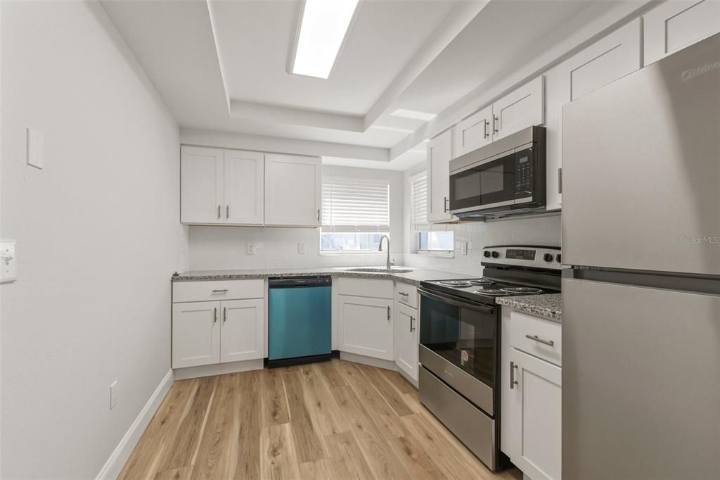 For Sale: $254,900 (2 beds, 2 baths, 1123 Square Feet)