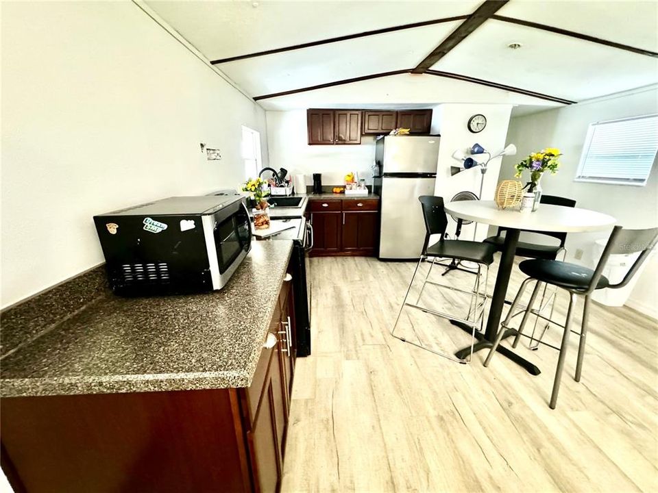 For Sale: $145,000 (3 beds, 2 baths, 924 Square Feet)