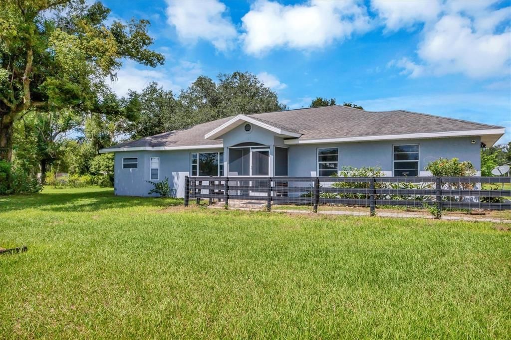 For Sale: $499,900 (3 beds, 2 baths, 2525 Square Feet)