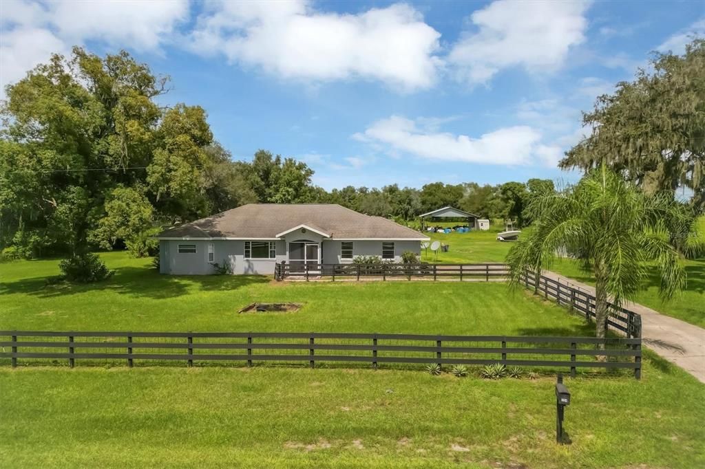 For Sale: $499,900 (3 beds, 2 baths, 2525 Square Feet)