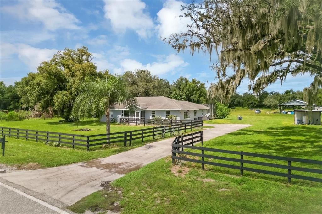 For Sale: $499,900 (3 beds, 2 baths, 2525 Square Feet)