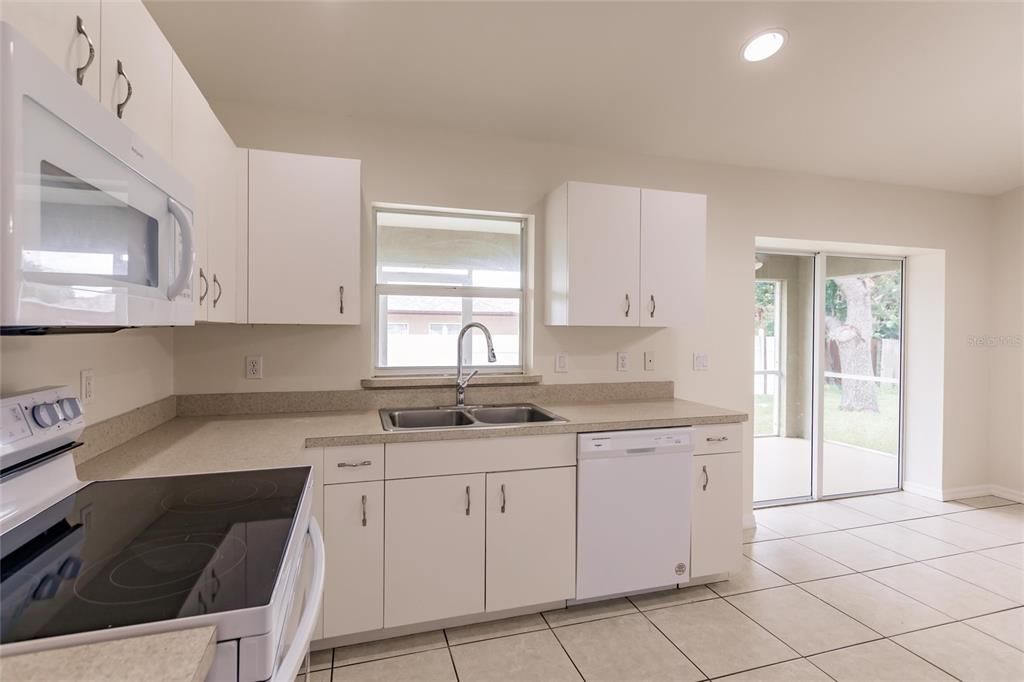 For Sale: $399,900 (3 beds, 2 baths, 1550 Square Feet)