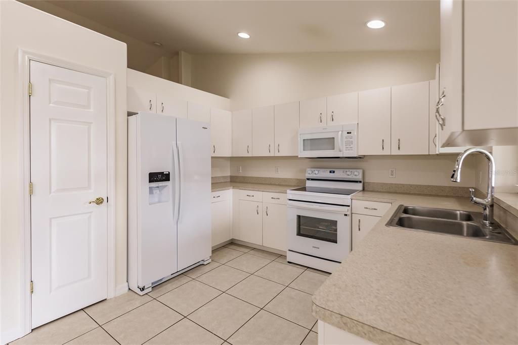 For Sale: $399,900 (3 beds, 2 baths, 1550 Square Feet)