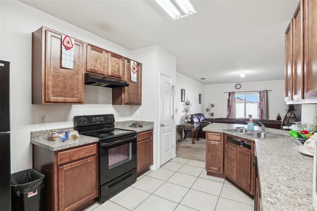 For Sale: $310,000 (3 beds, 2 baths, 1592 Square Feet)