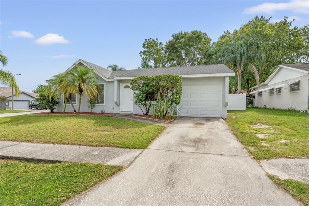 For Sale: $250,000 (3 beds, 2 baths, 952 Square Feet)