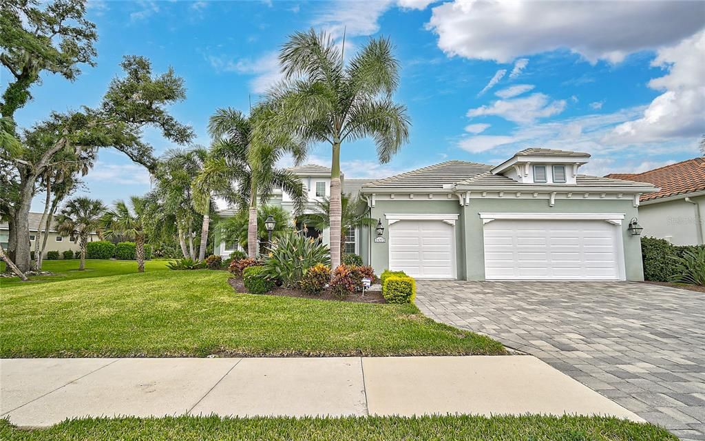 For Sale: $955,000 (3 beds, 3 baths, 2563 Square Feet)