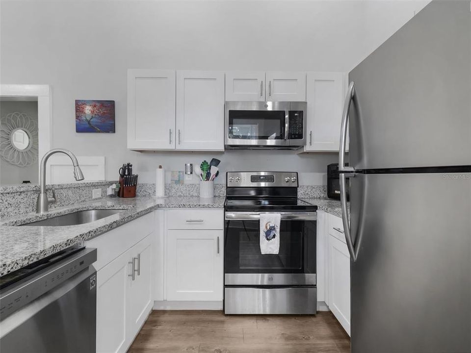 For Sale: $249,900 (2 beds, 2 baths, 904 Square Feet)