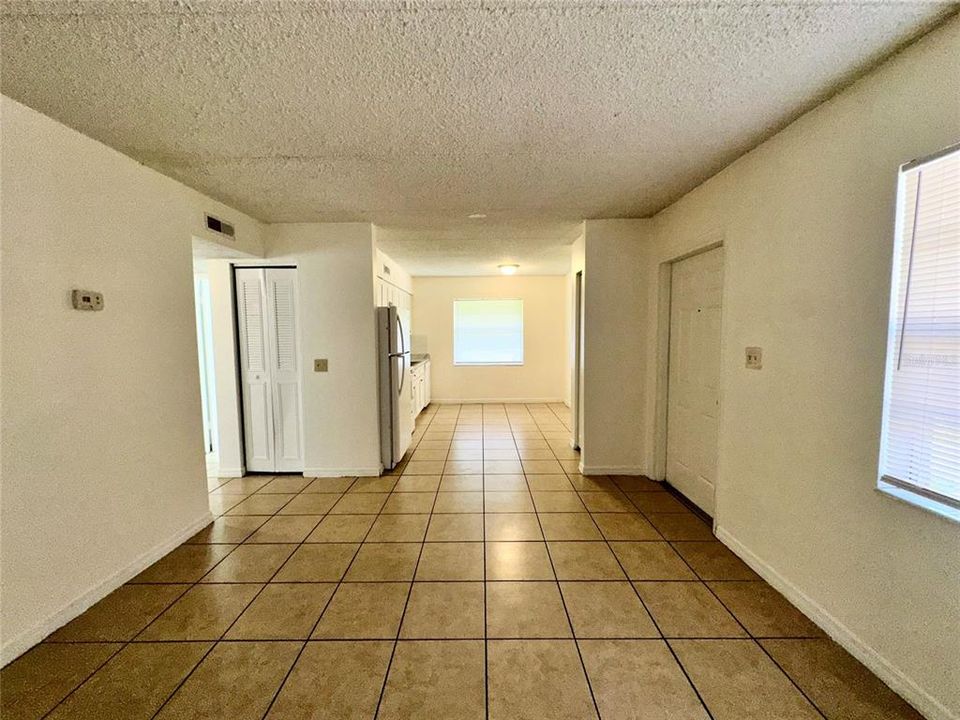 For Rent: $1,200 (2 beds, 1 baths, 784 Square Feet)