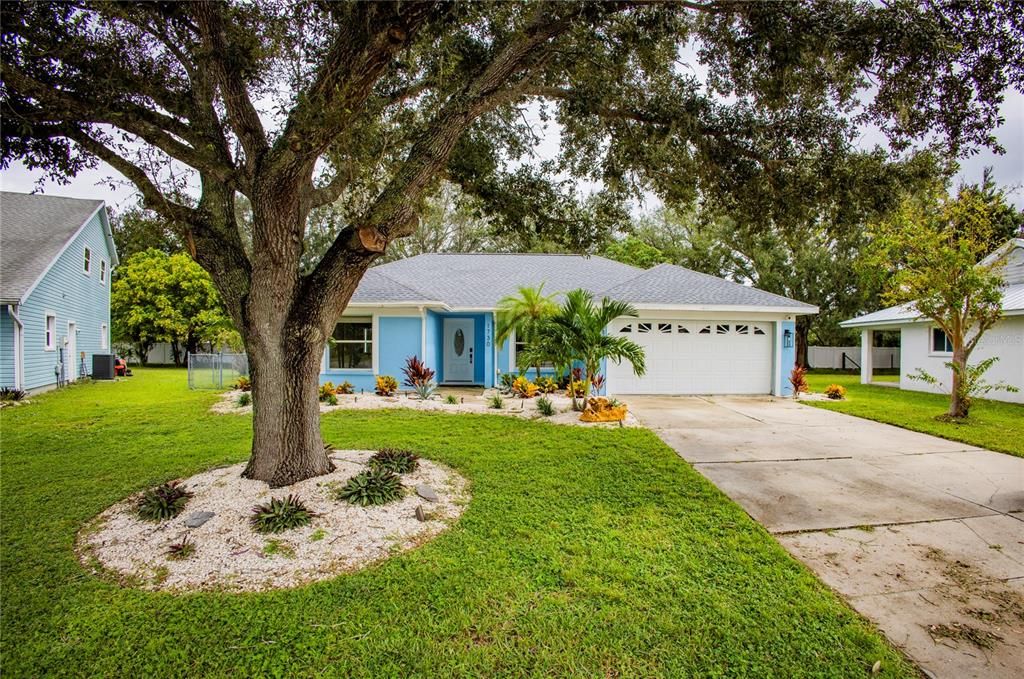 For Sale: $460,000 (3 beds, 2 baths, 1196 Square Feet)