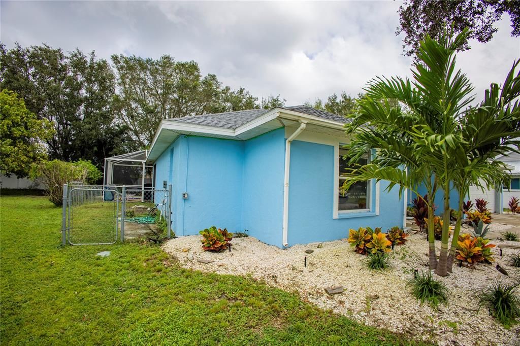 For Sale: $460,000 (3 beds, 2 baths, 1196 Square Feet)