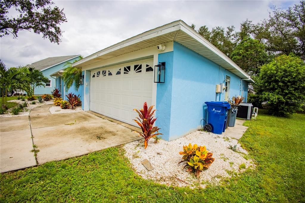 For Sale: $460,000 (3 beds, 2 baths, 1196 Square Feet)