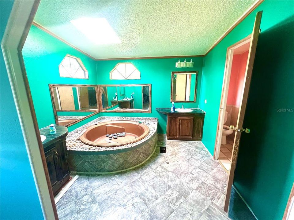 For Sale: $205,400 (3 beds, 2 baths, 1404 Square Feet)