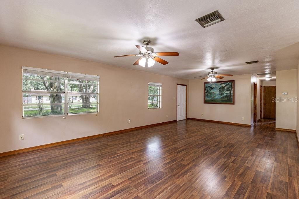 For Sale: $59,000 (2 beds, 1 baths, 736 Square Feet)