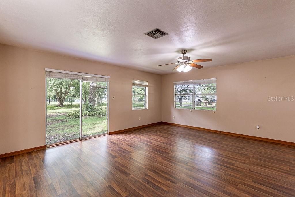 For Sale: $59,000 (2 beds, 1 baths, 736 Square Feet)