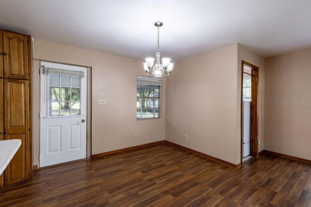 For Sale: $340,000 (2 beds, 1 baths, 736 Square Feet)