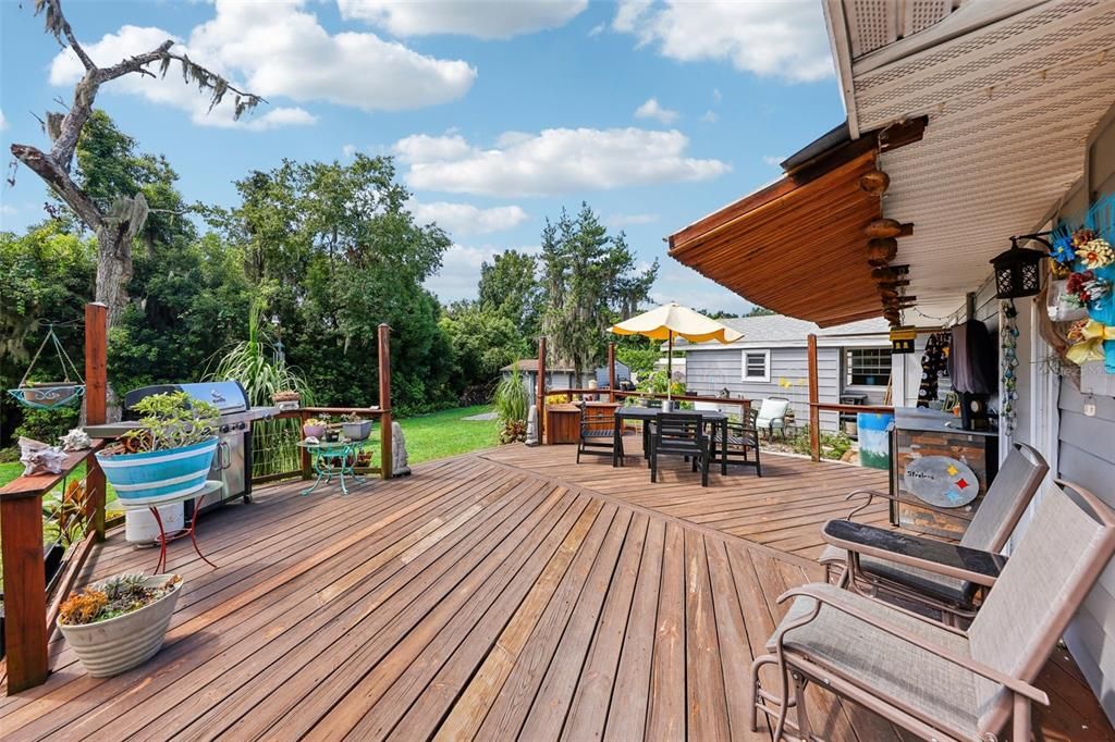 HUGE PATIO DECK