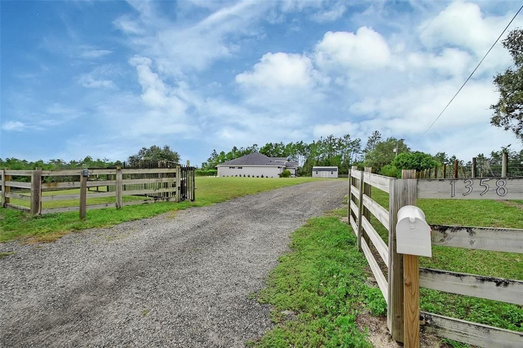 Active With Contract: $599,900 (3 beds, 2 baths, 2277 Square Feet)