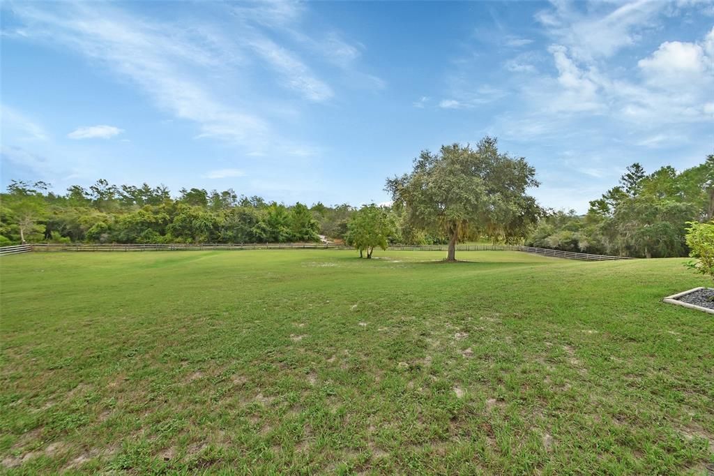 Active With Contract: $599,900 (3 beds, 2 baths, 2277 Square Feet)