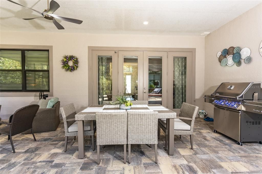 LANAI DINING AREA