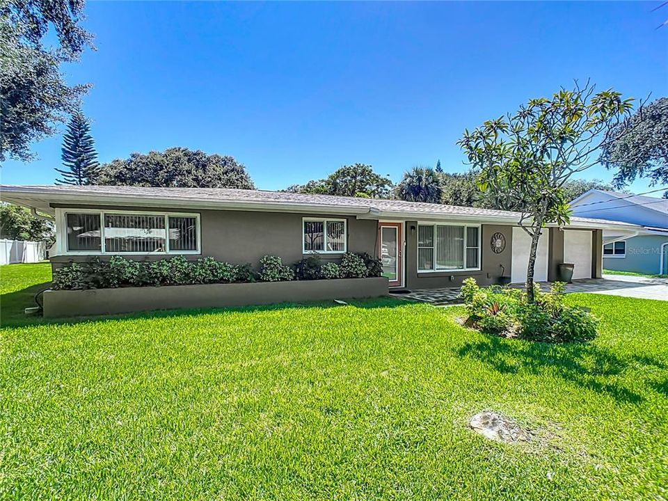 For Sale: $850,000 (4 beds, 2 baths, 1507 Square Feet)