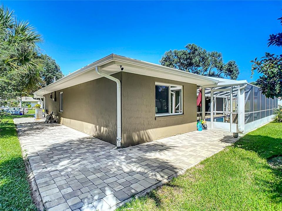 For Sale: $850,000 (4 beds, 2 baths, 1507 Square Feet)