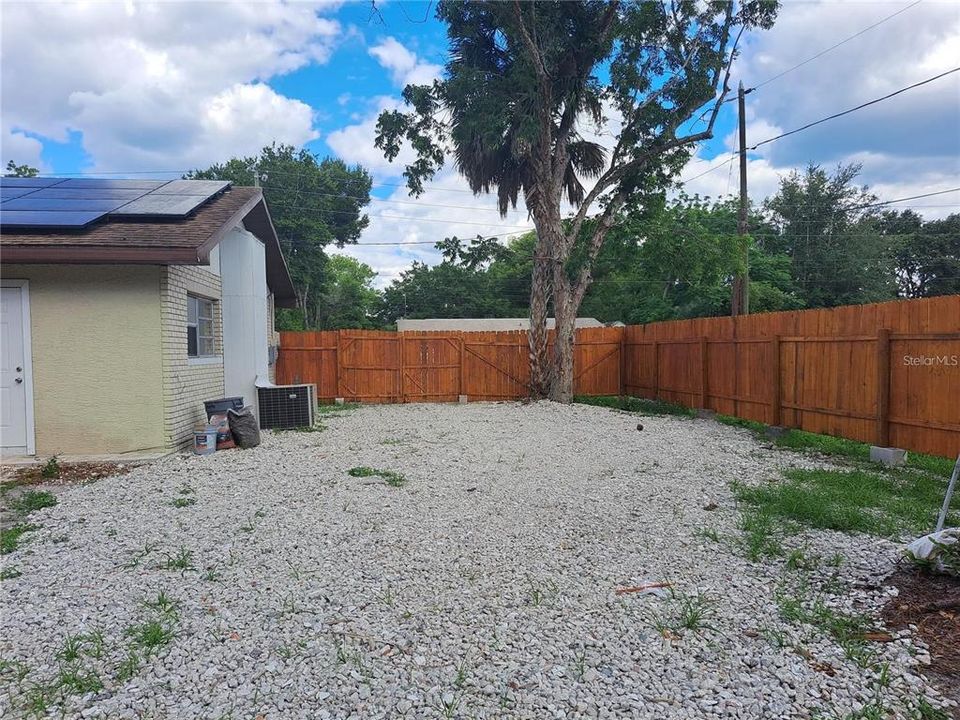 For Rent: $2,100 (3 beds, 1 baths, 1500 Square Feet)