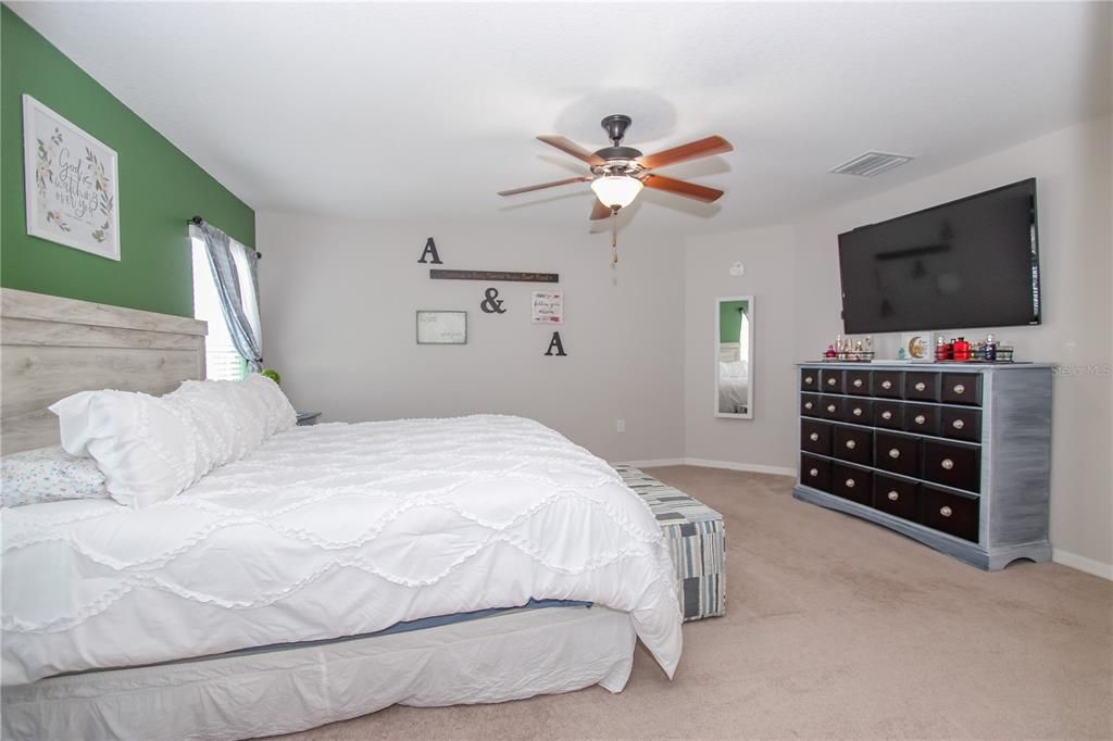 For Sale: $419,900 (4 beds, 2 baths, 1749 Square Feet)