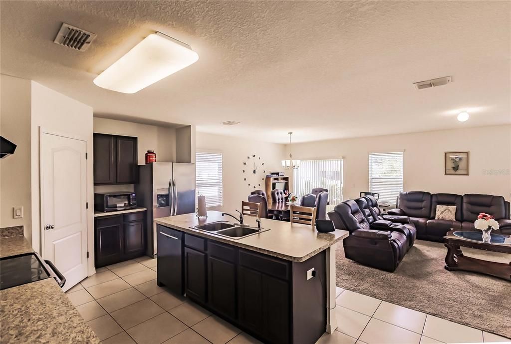 For Sale: $320,000 (4 beds, 2 baths, 1788 Square Feet)