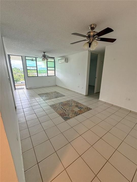 For Rent: $1,900 (3 beds, 2 baths, 1019 Square Feet)