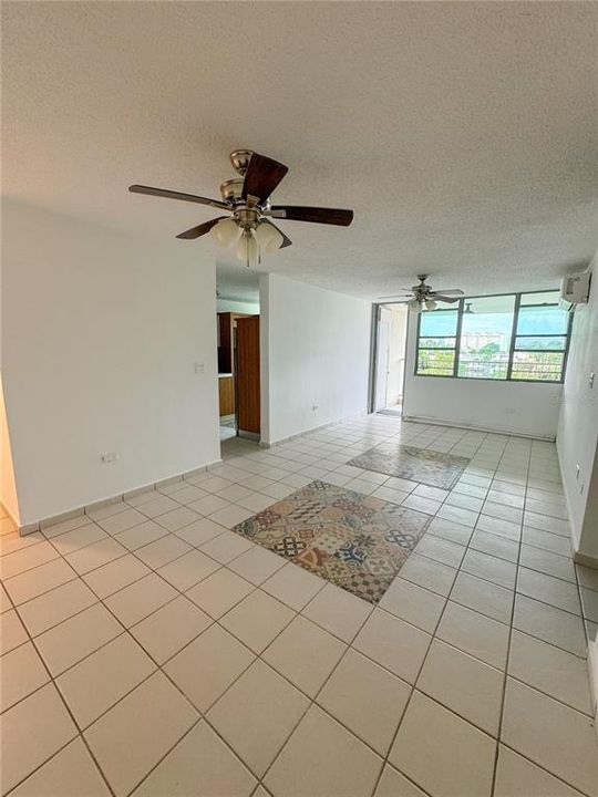 For Rent: $1,900 (3 beds, 2 baths, 1019 Square Feet)