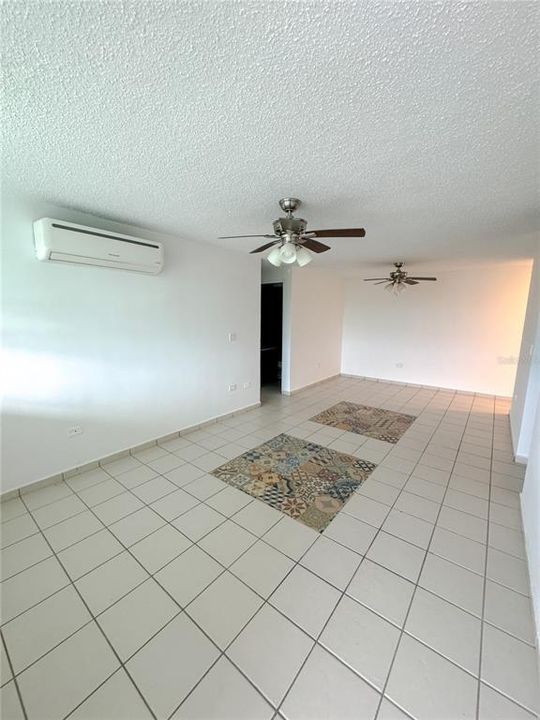 For Rent: $1,900 (3 beds, 2 baths, 1019 Square Feet)