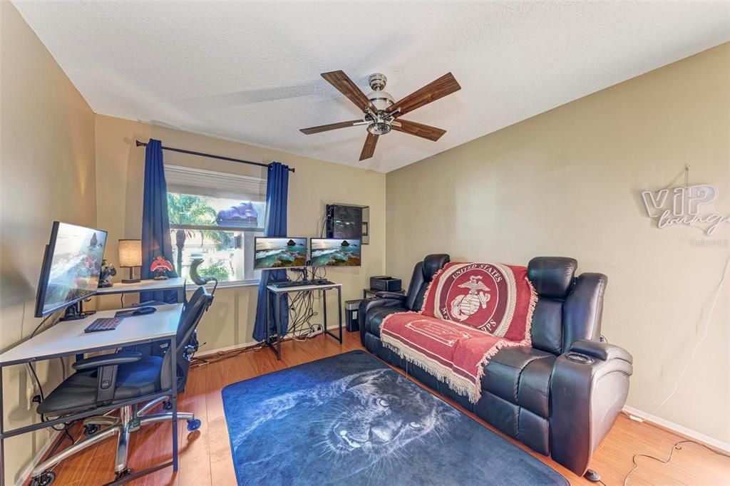 For Sale: $310,000 (2 beds, 2 baths, 984 Square Feet)