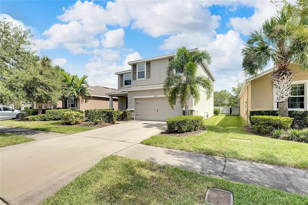 For Sale: $419,900 (4 beds, 2 baths, 2387 Square Feet)