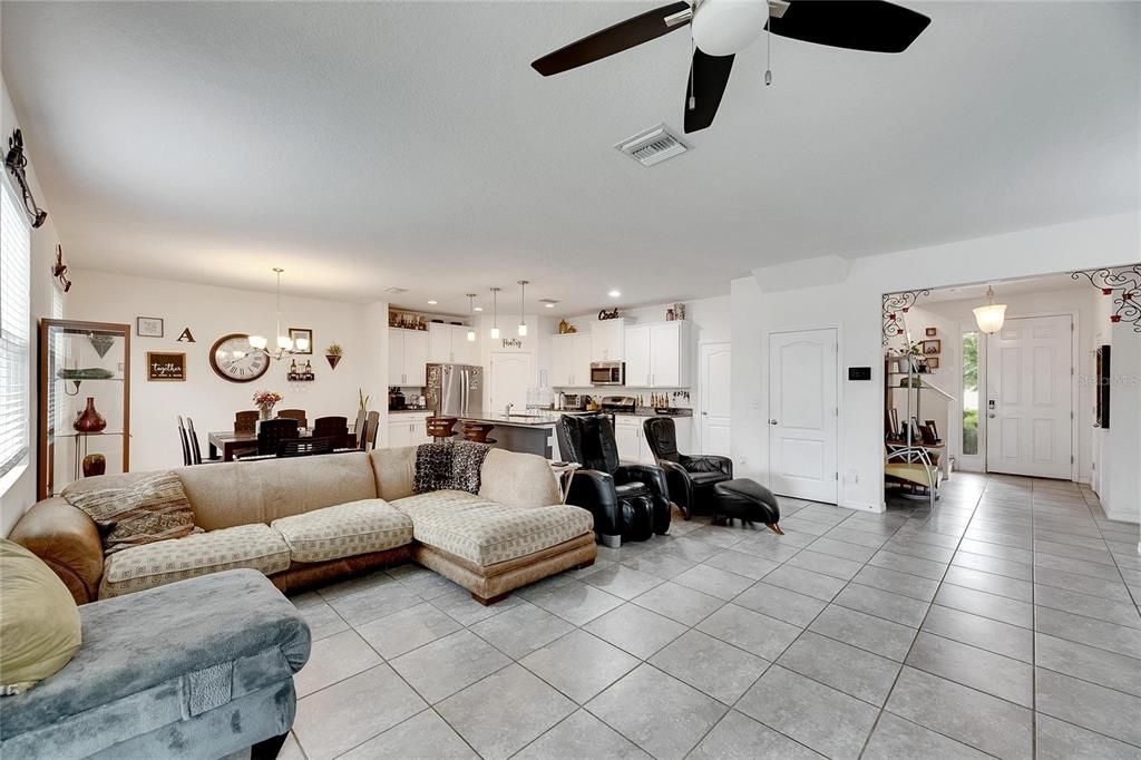 For Sale: $419,900 (4 beds, 2 baths, 2387 Square Feet)